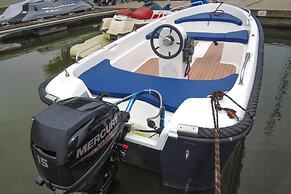 Hausboat Kamien Pomorski on the Water