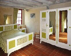 Semi-detached House, Saint-lo-d
