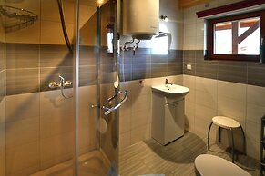 Terraced Houses Close to the Beach, Sianozety