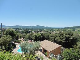 Pretty, Spacious Holiday Home With Private Pool