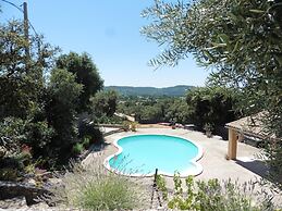 Pretty, Spacious Holiday Home With Private Pool