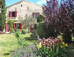 Holiday House With Private Garden in Redortiers