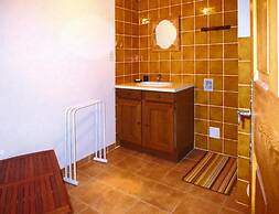 Holiday House With Private Garden in Redortiers