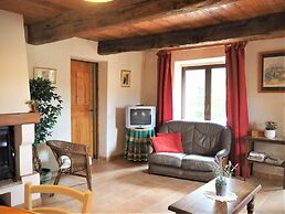 Private Garden House in Redortiers