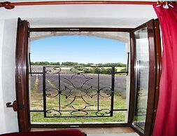 Holiday House With Private Garden in Redortiers