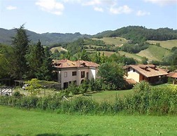 Private Garden House in Redortiers