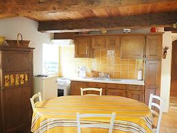 Private Garden House in Redortiers
