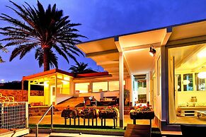 Villa With Pool and Beautiful Architecture