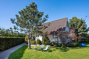 Large Holiday House With Terrace, Bobolin