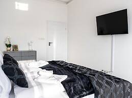 Nice Apartment Overlooking the River in Dziwnow