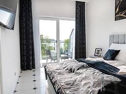 Nice Apartment Overlooking the River in Dziwnow