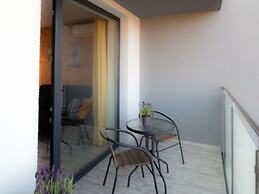 Holiday Apartment Near the Sea, Sianozety