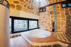 La casa de piedra y colores