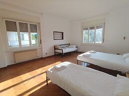 Dock Bay Lodge Hostel