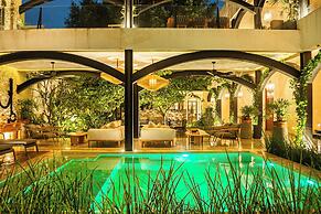 Adoro Hotel Boutique