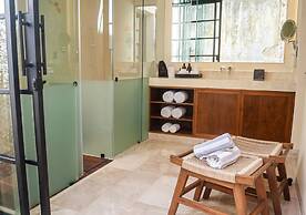 Adoro Hotel Boutique