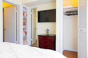 Mariposa Monarch Walk to River