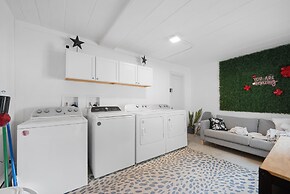 Chic City Retreat 93D