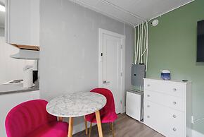 Chic City Retreat 93D