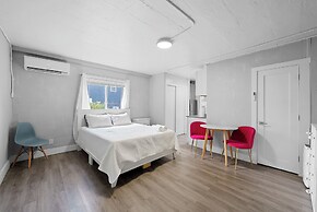 Chic City Retreat 93D