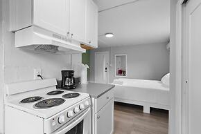 Chic City Retreat 93D