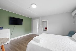 Chic City Retreat 93D