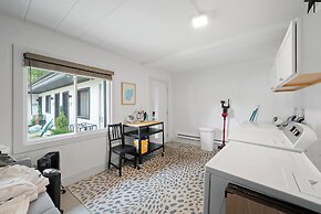 Chic City Retreat 93D