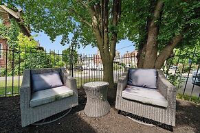 Chic City Retreat 93D