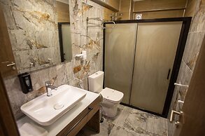 E87 Highway Otel