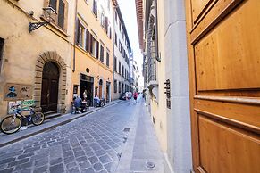 Mamo Florence - Borgo Santa Croce Apartment