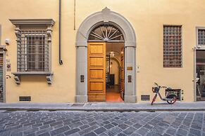 Mamo Florence - Borgo Santa Croce Apartment