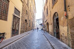 Mamo Florence - Borgo Santa Croce Apartment