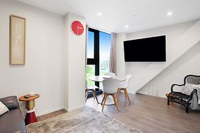 Augustus Harmony Apartment with Parking