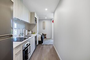 Augustus Harmony Apartment with Parking