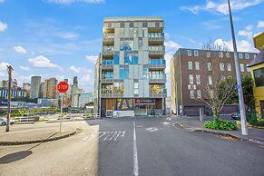 Augustus Harmony Apartment with Parking