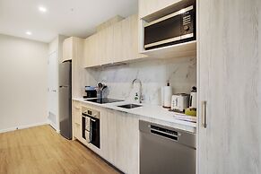 Augustus Harmony Apartment with Parking