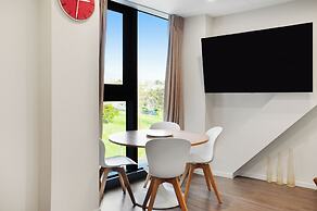 Augustus Harmony Apartment with Parking