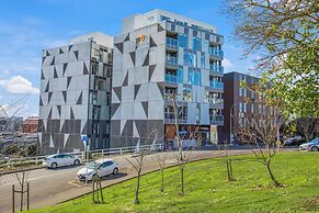 Augustus Harmony Apartment with Parking