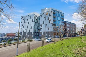 Augustus Harmony Apartment with Parking