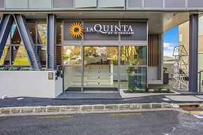 Augustus Harmony Apartment with Parking