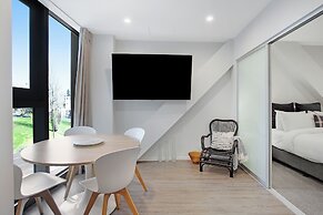 Augustus Harmony Apartment with Parking