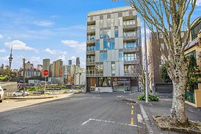 Augustus Harmony Apartment with Parking