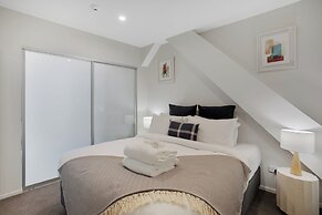 Augustus Harmony Apartment with Parking