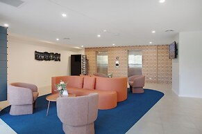 Augustus Harmony Apartment with Parking