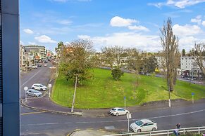 Augustus Harmony Apartment with Parking