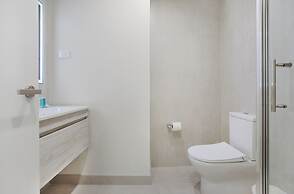 Augustus Harmony Apartment with Parking