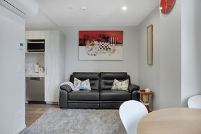 Augustus Harmony Apartment with Parking