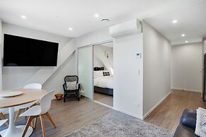 Augustus Harmony Apartment with Parking