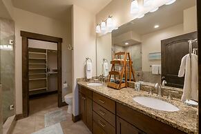 Black Rock Ridge by Luxury Mountain