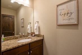 Black Rock Ridge by Luxury Mountain